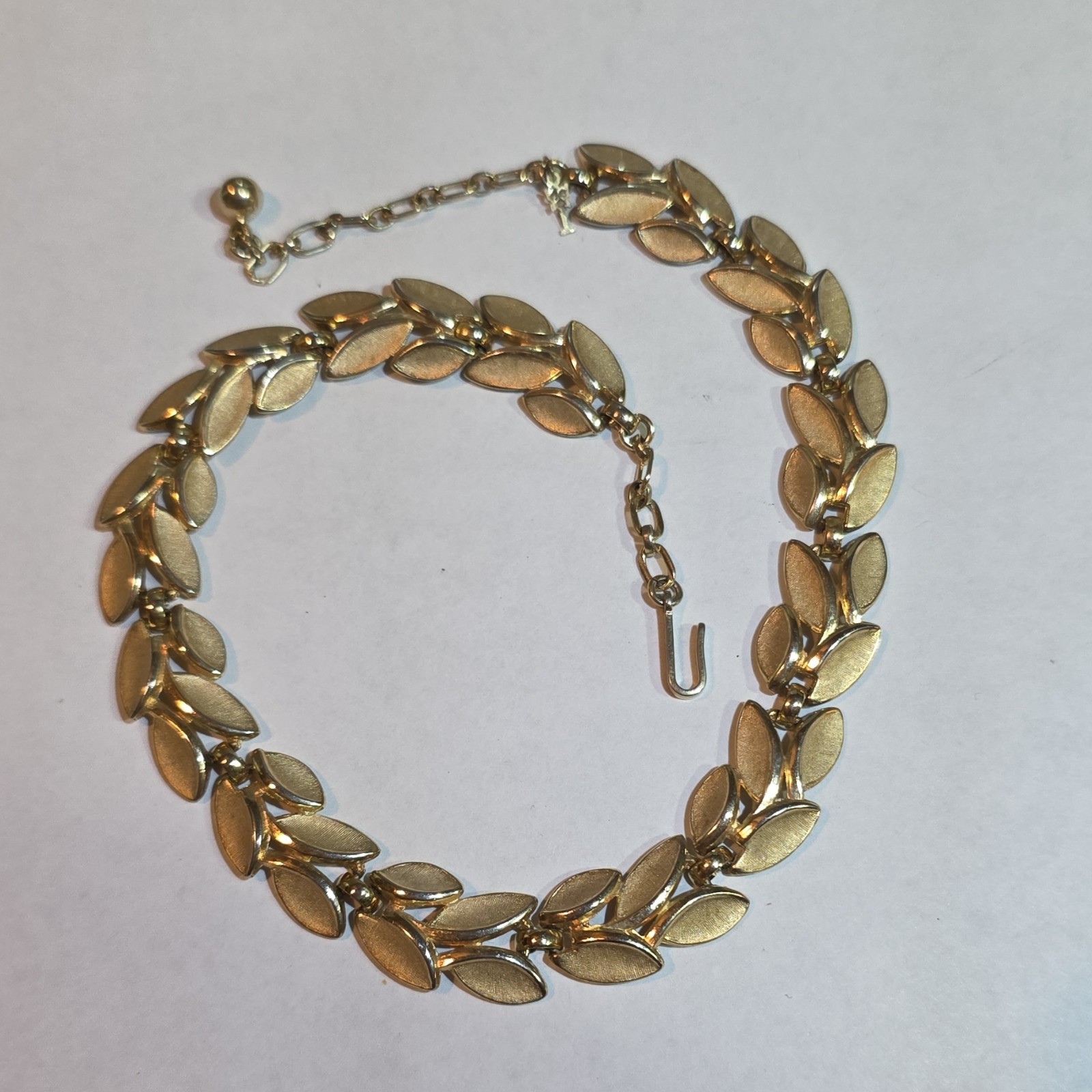 vintage Crown Trifari leaf garland choker necklace featuring #leaf #gold