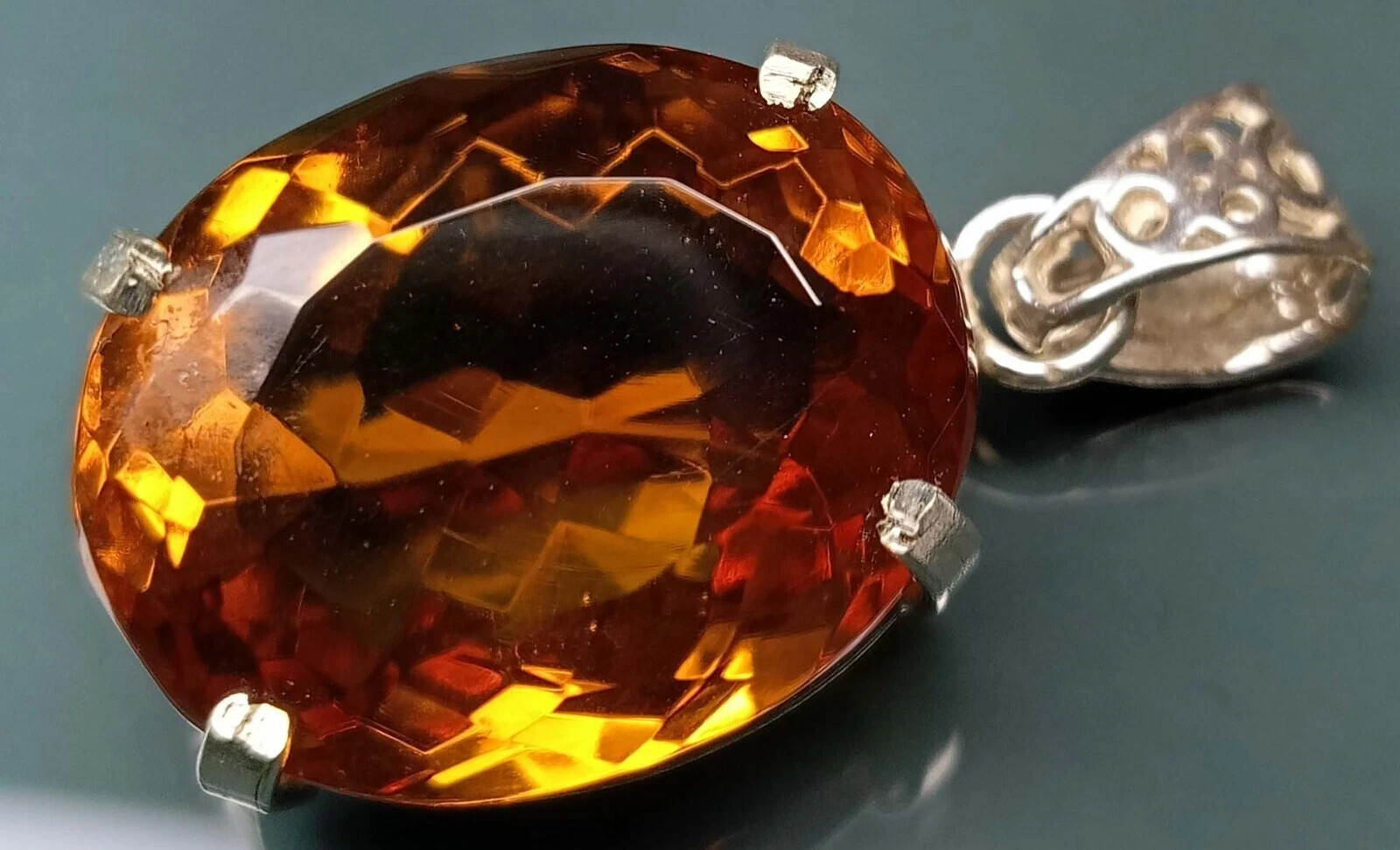 Oval Cut Pendant Alexandrite Colour Change 62-64 Ct Natural Gemstone Certified