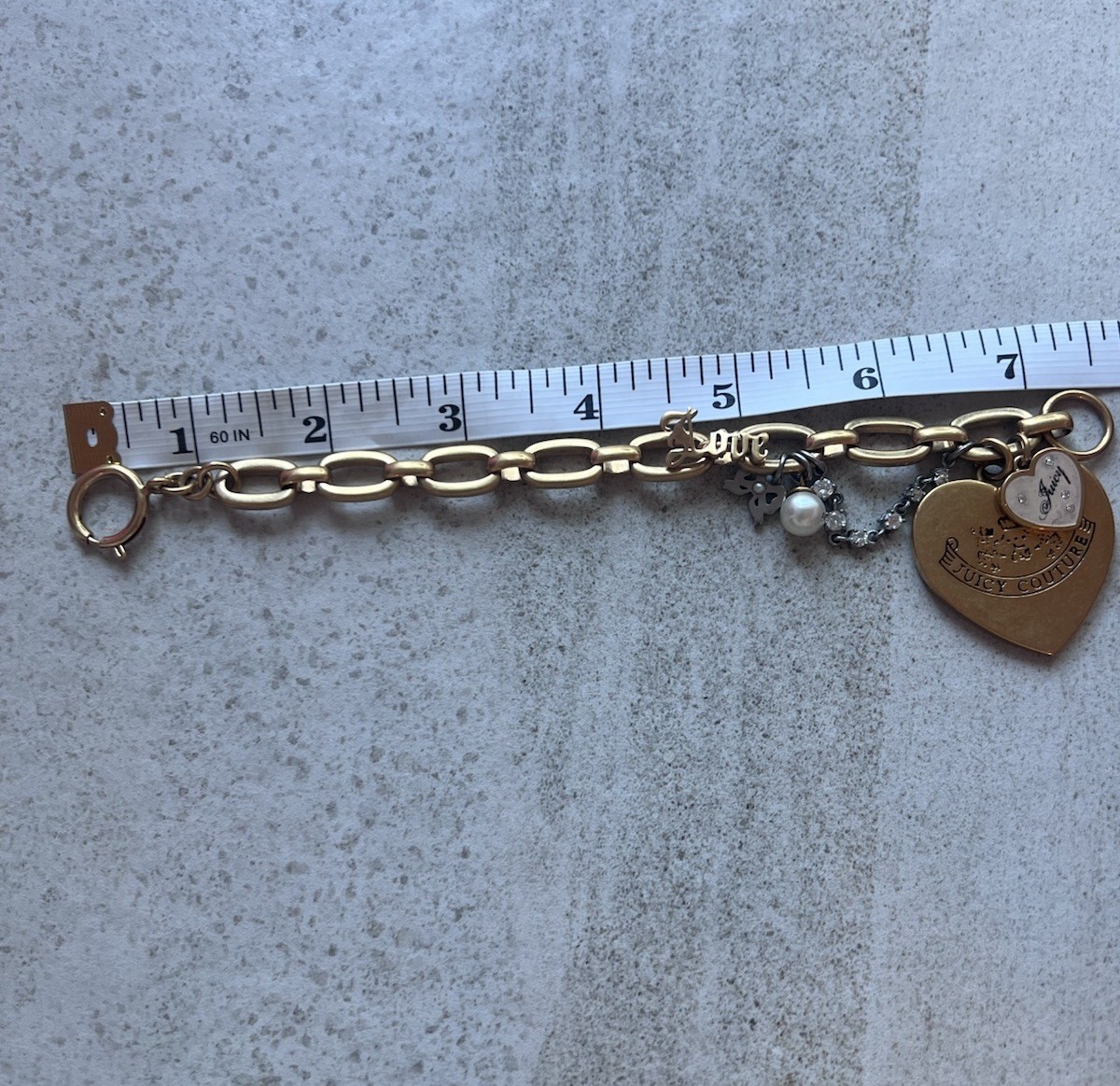 Juicy Couture Let Them Eat Couture Pearl Dangle Charm Bracelet Gold Tone 7.5” C5