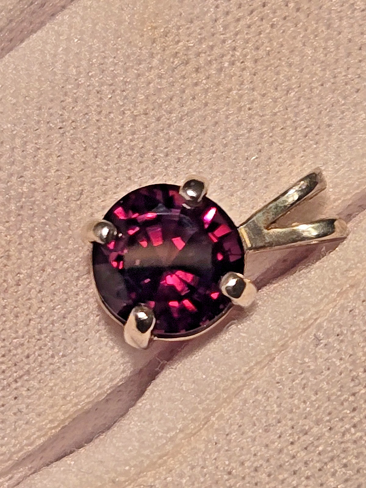 EXCELLENT RED/PURPLE SPINEL PENDANT 2.20CT GLOWING/FINE SATURATION/COLOR/LUSTER!