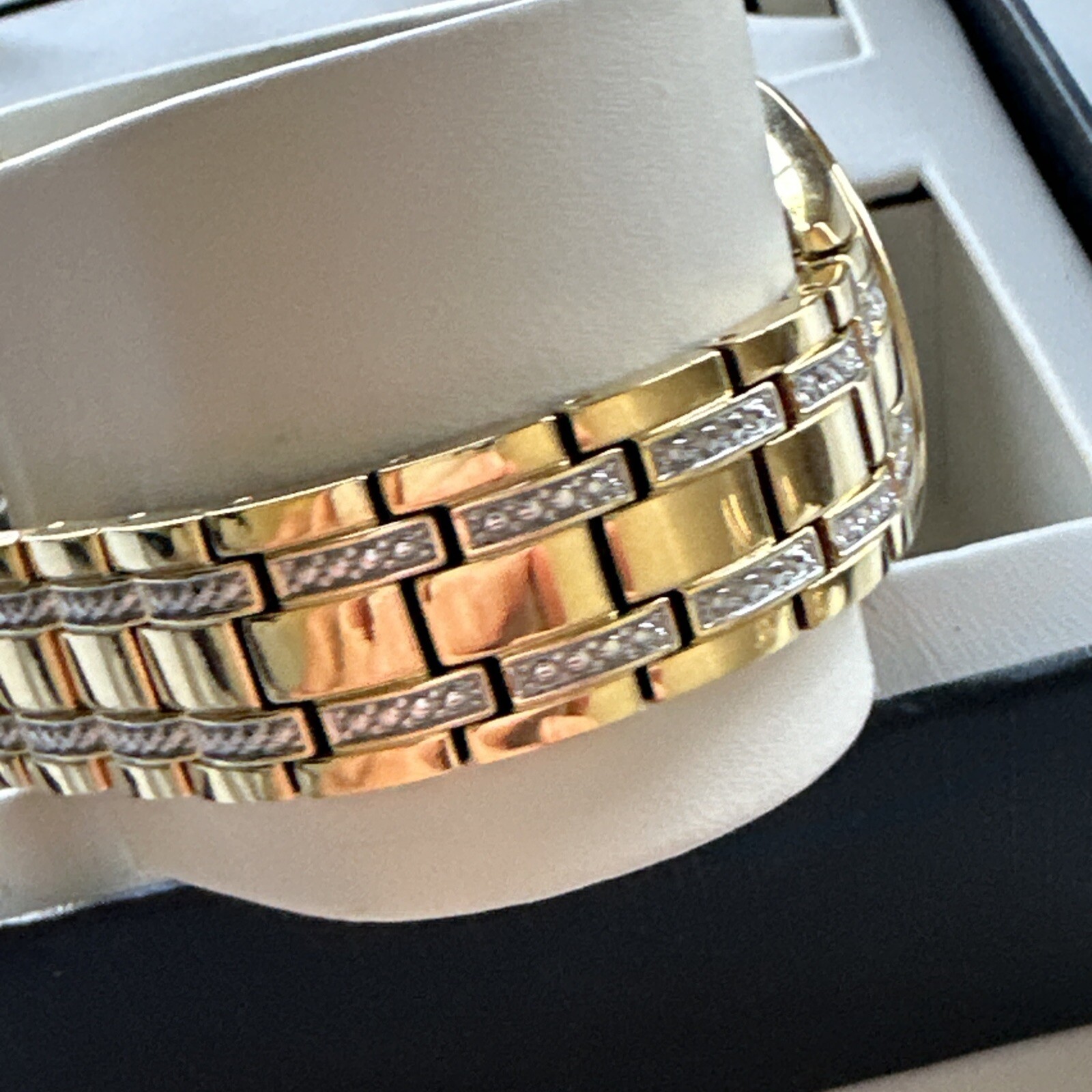 Bulova Box Set with Bangle Bracelets And Crystal Ladies Watch 98X119