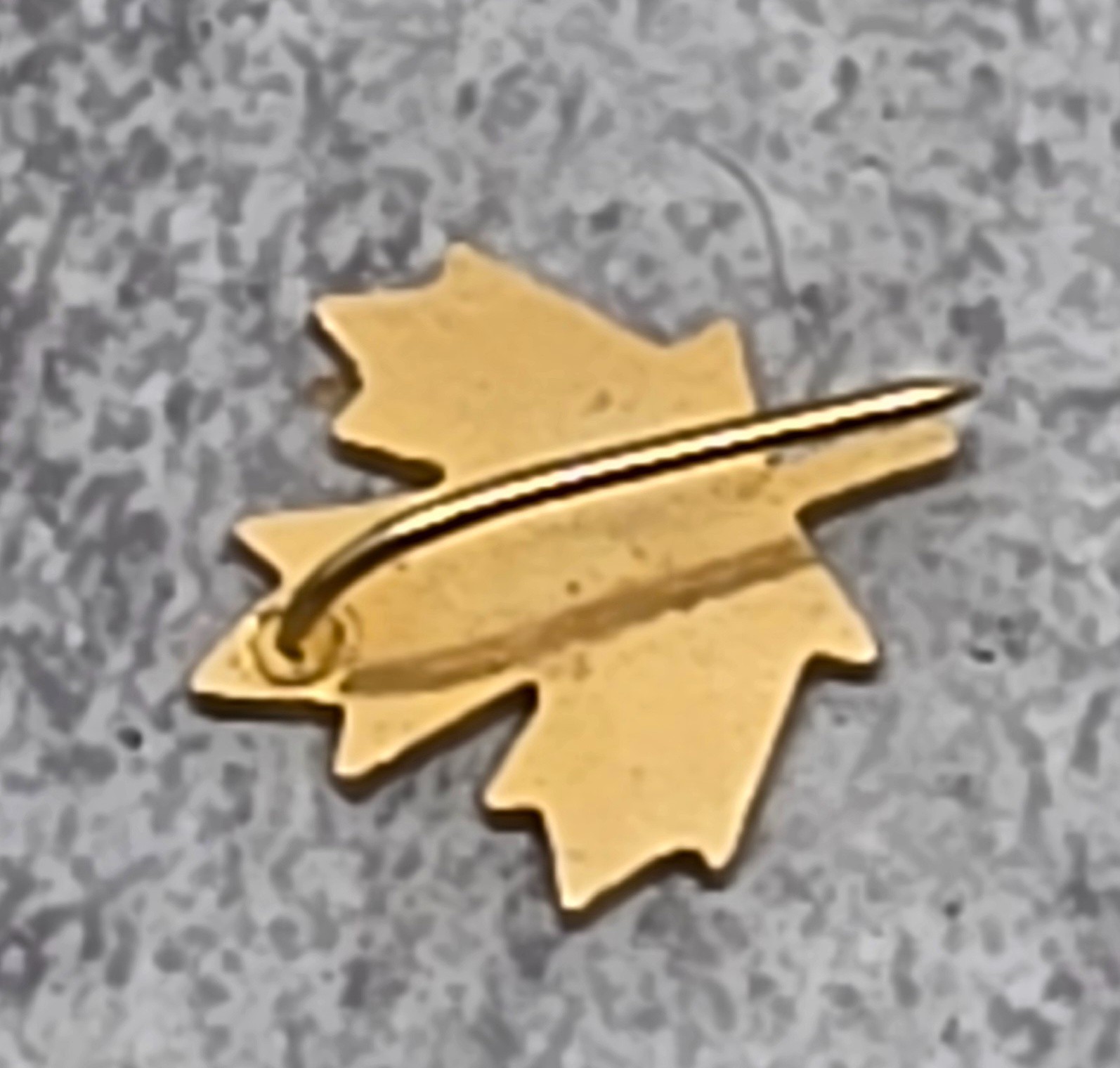 Vintage Canada Maple Leaf Lapel Pin Gold Tone Die Struck Souvenir Travel Badge