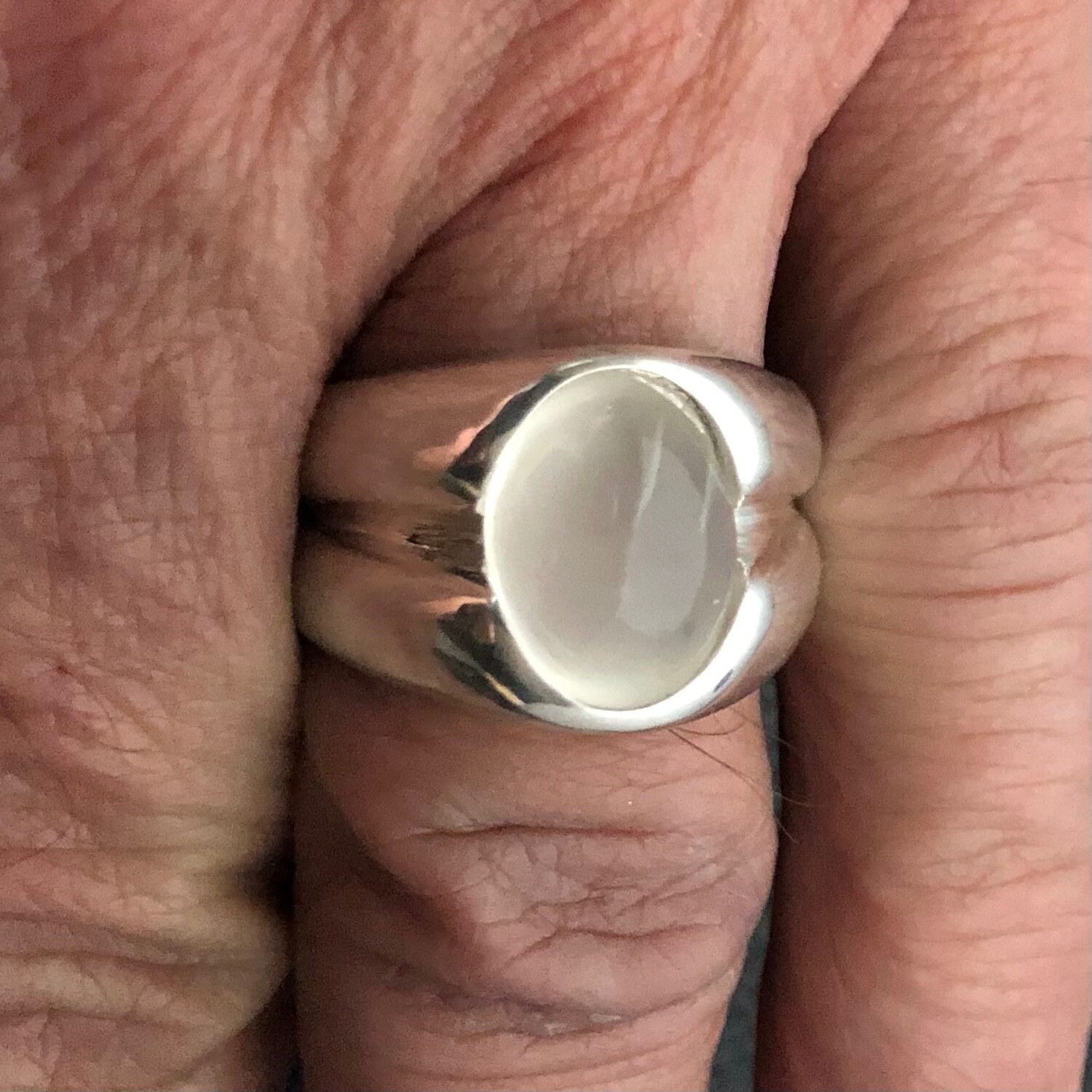 MJG STERLING SILVER MEN’S RING. 14 x 10mm OVAL NATURAL MOONSTONE CAB. SZ 10.