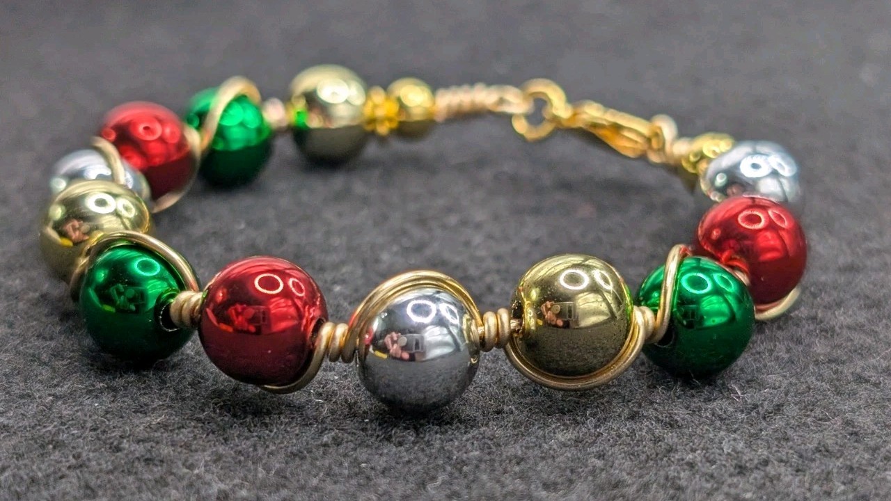 Christmas 10mm Blue Beaded Gold Wire Bracelet Clasp (16cm) 6″ Small Wrist