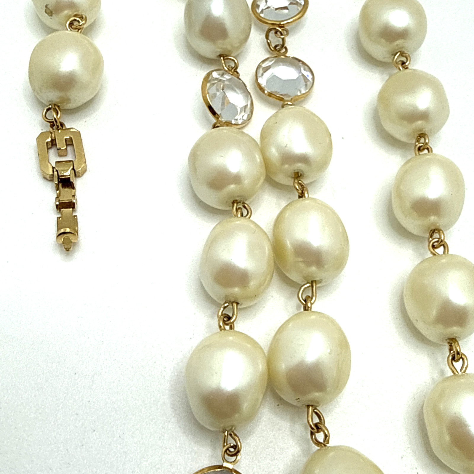 Vintage 80s GIVENCHY Bijoux Faux Baroque Pearl Clear Crystal Bezel Necklace 24″