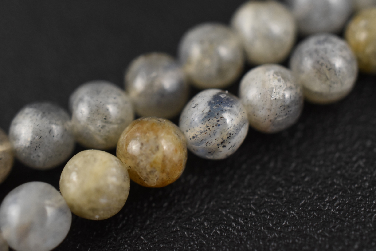 Elegant 17-1/2″ Sterling Labrodite Bead Necklace with Mother of Pearl Drop