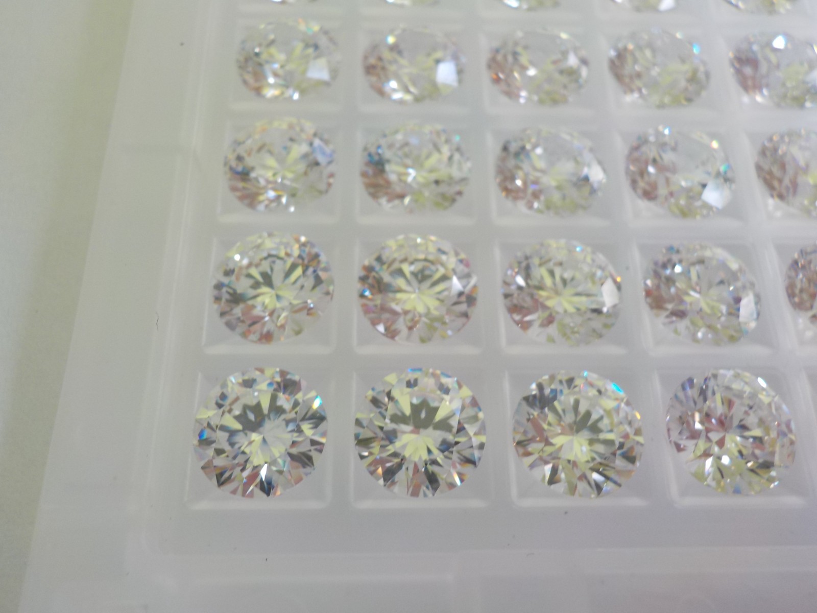 Swarovski Cubic Zirconia Pure Brilliance Round 7.50 mm Austria Clear Same 1 Box
