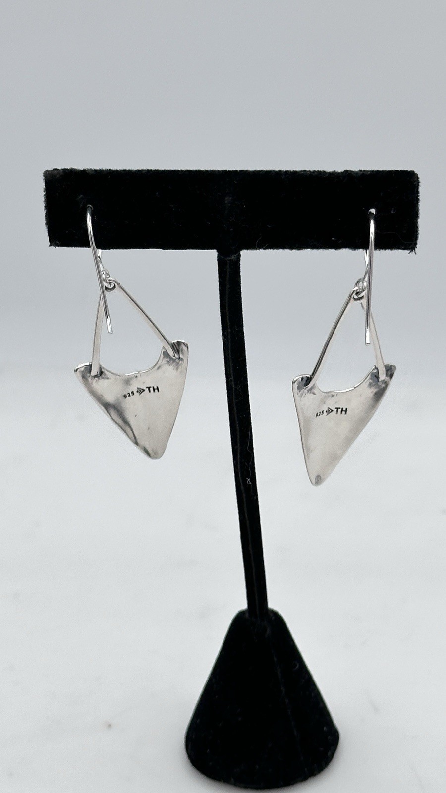 Silpada 925 Sterling Silver Hammered Arrowhead Shield Drop Earrings Thailan