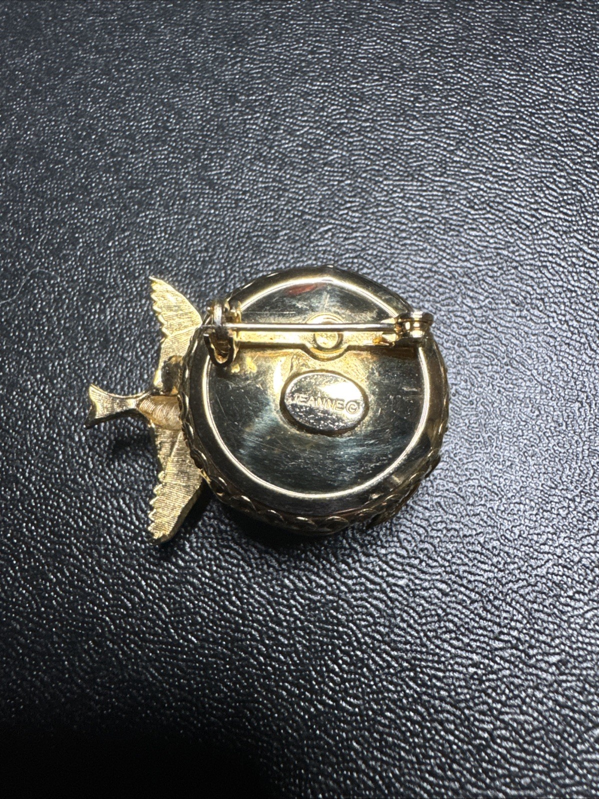 Vintage Jeanne Signed Bird’s Nest Faux Pearl Gold Tone Broach 1.5″ Brooch Pin