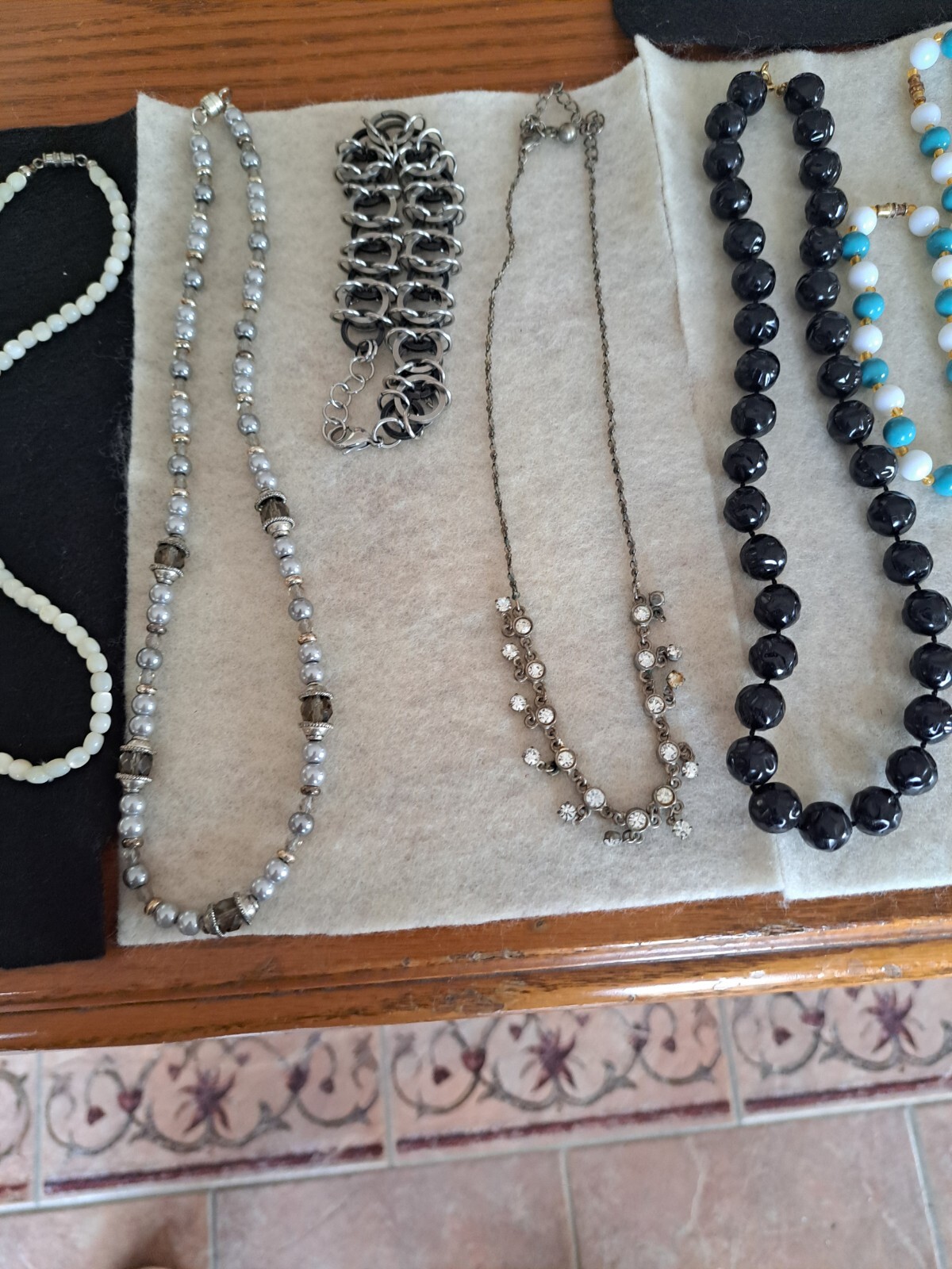 Necklaces Vintage Mixed Lot Costume 45 Varies Design & Styles Gold & Silver Tone