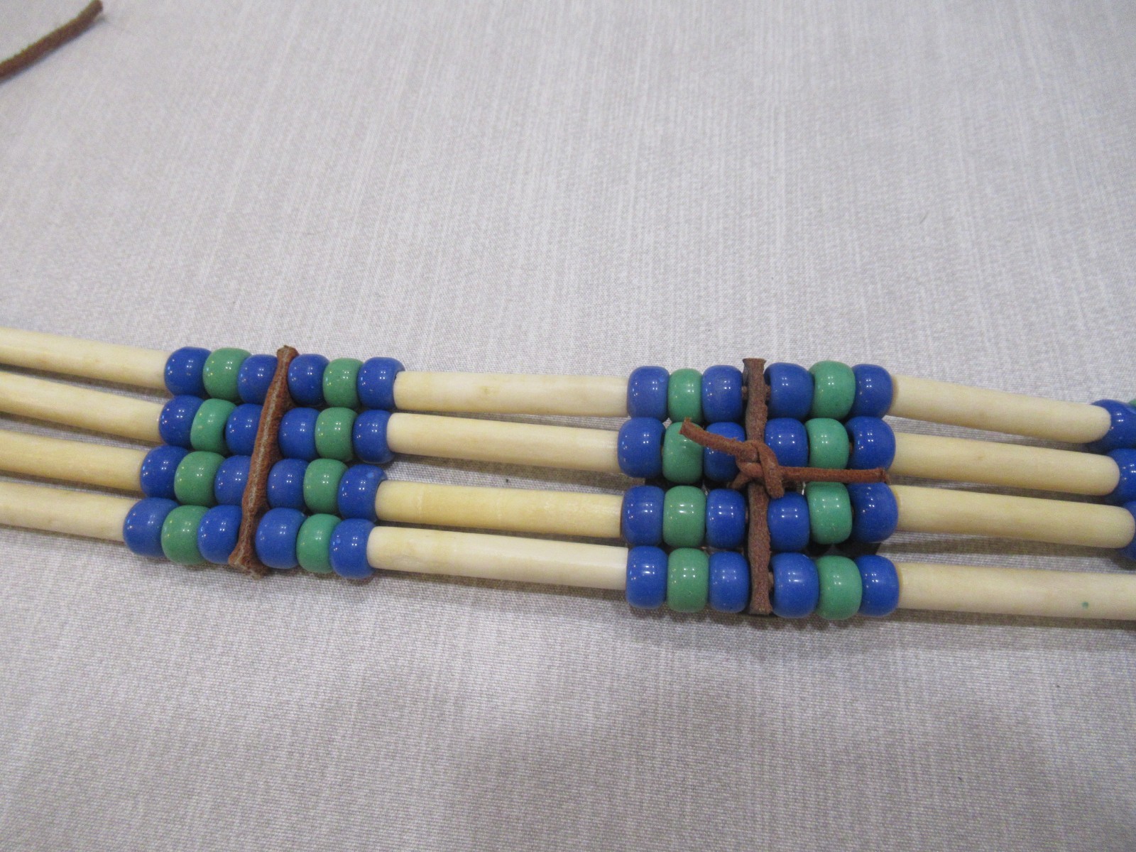 VINTAGE NATIVE AMERICAN CHOKER GLASS BEADS ORANGE BROWN WHITE