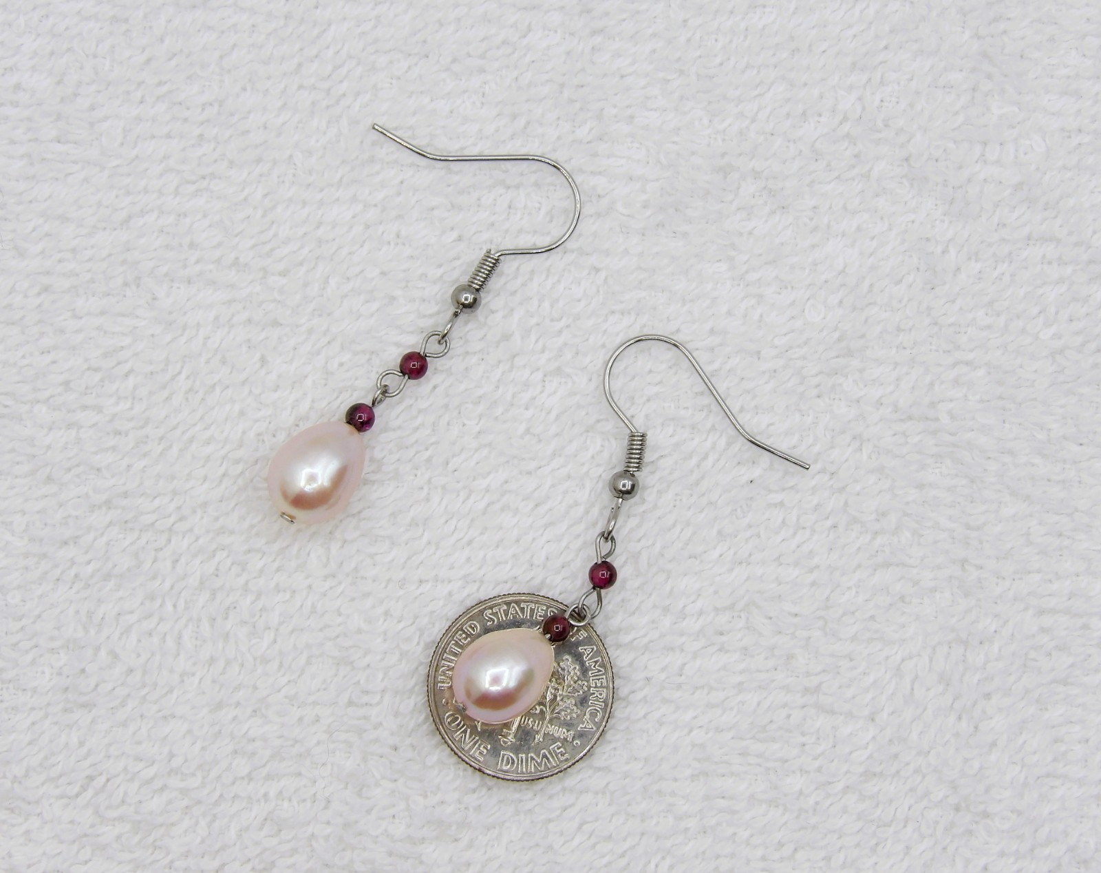 Garnet & 10.8mm HQ Oval Freshwater Cultured Cream Pearl Dangle Earrings ERD22