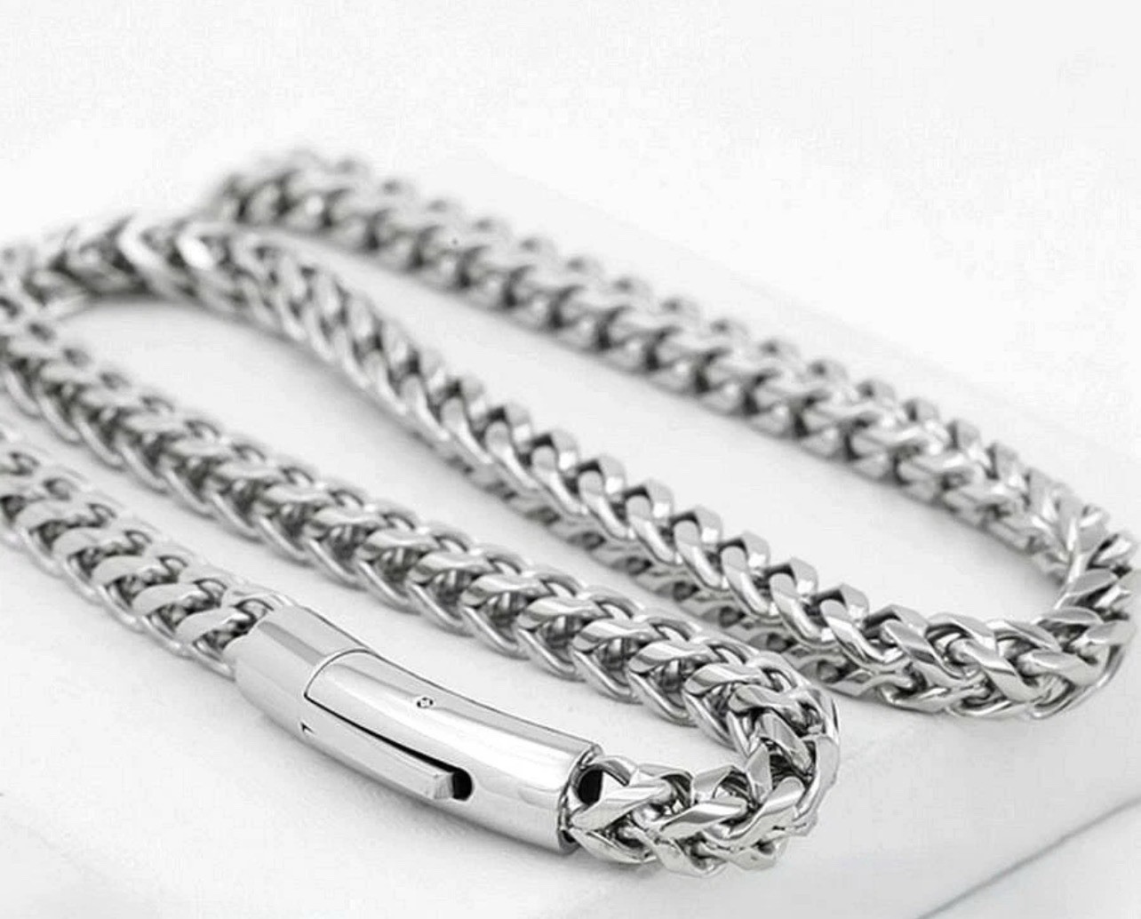 Silver stainless steel curb link chain necklace with barrel closure, 60cm