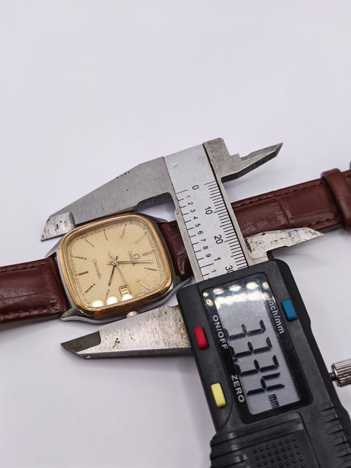 Vintage Omega Seamaster Quartz Ref.396.1011 Cal.1430 Gold Waffle Dial Watch