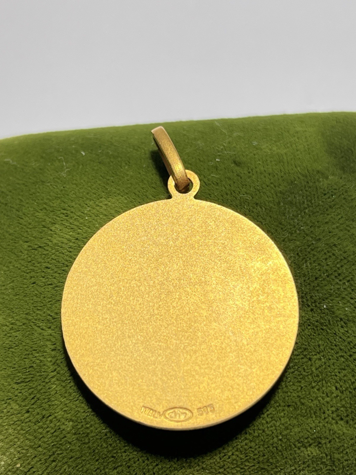 Vintage 14 Kt Gold Circular Religious Jesus Christ Son Of God Pendant 8.8 Grams