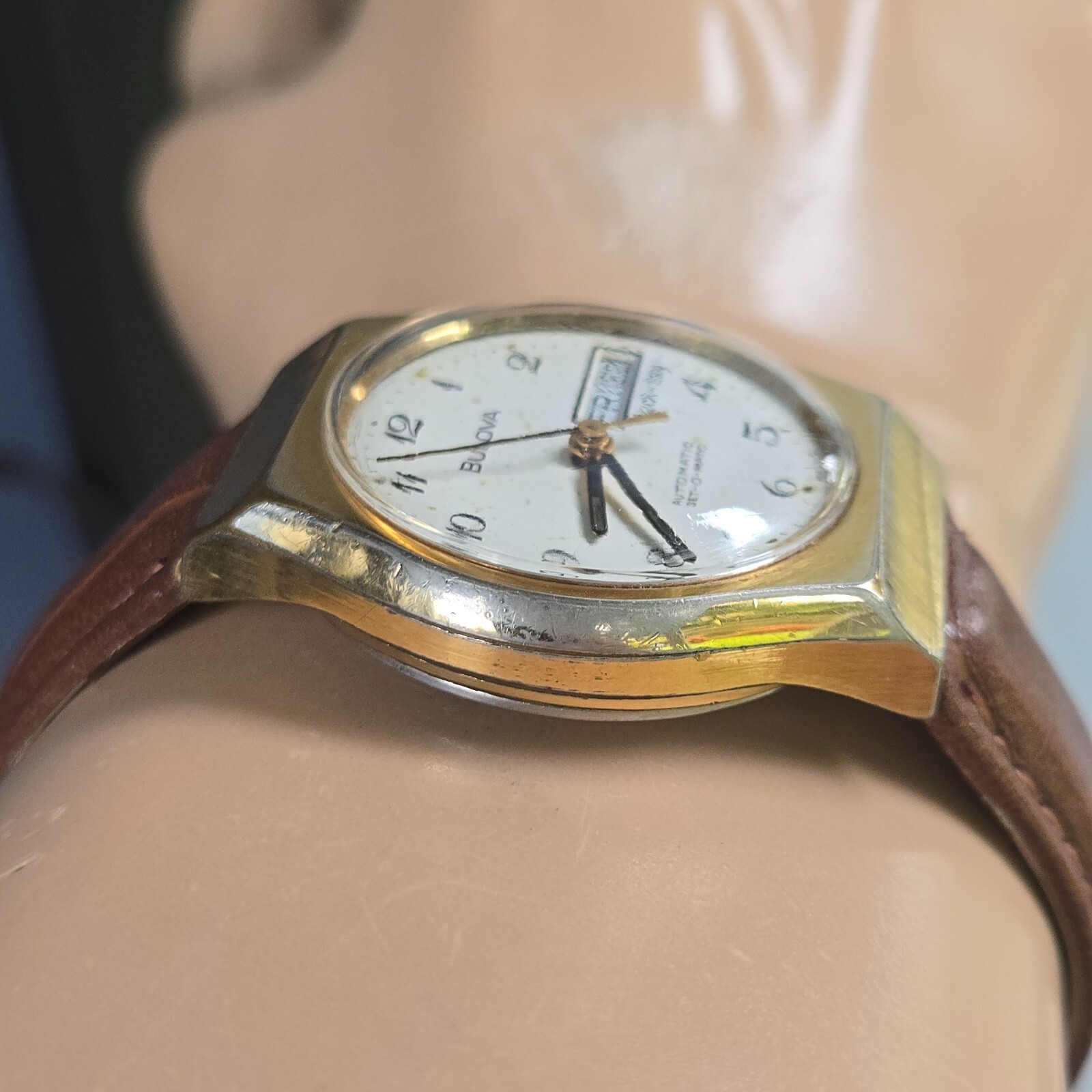 Vintage BULOVA men’s automatic watch day/date ETA 2879 swiss 1977