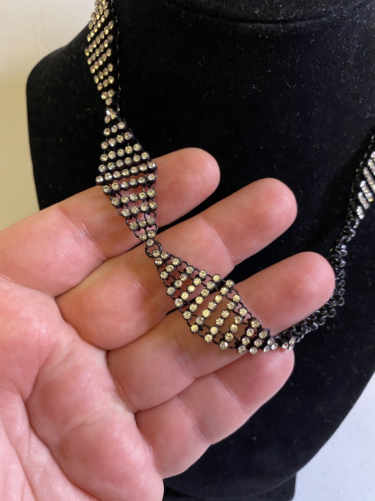 ZARA necklace diamond shape pattern rhinestone 15.5”