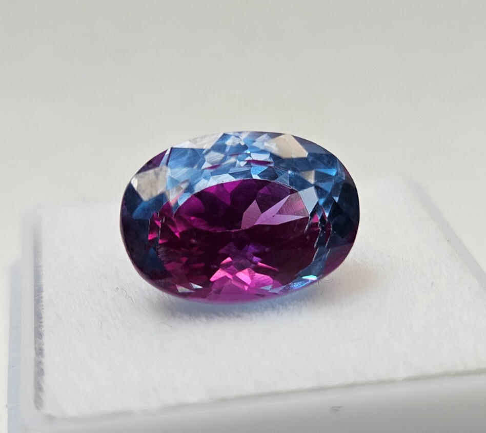 Bi-Colour Pitambari Sapphire 8+ Ct Natural Oval Cut Certified Loose Gemstone