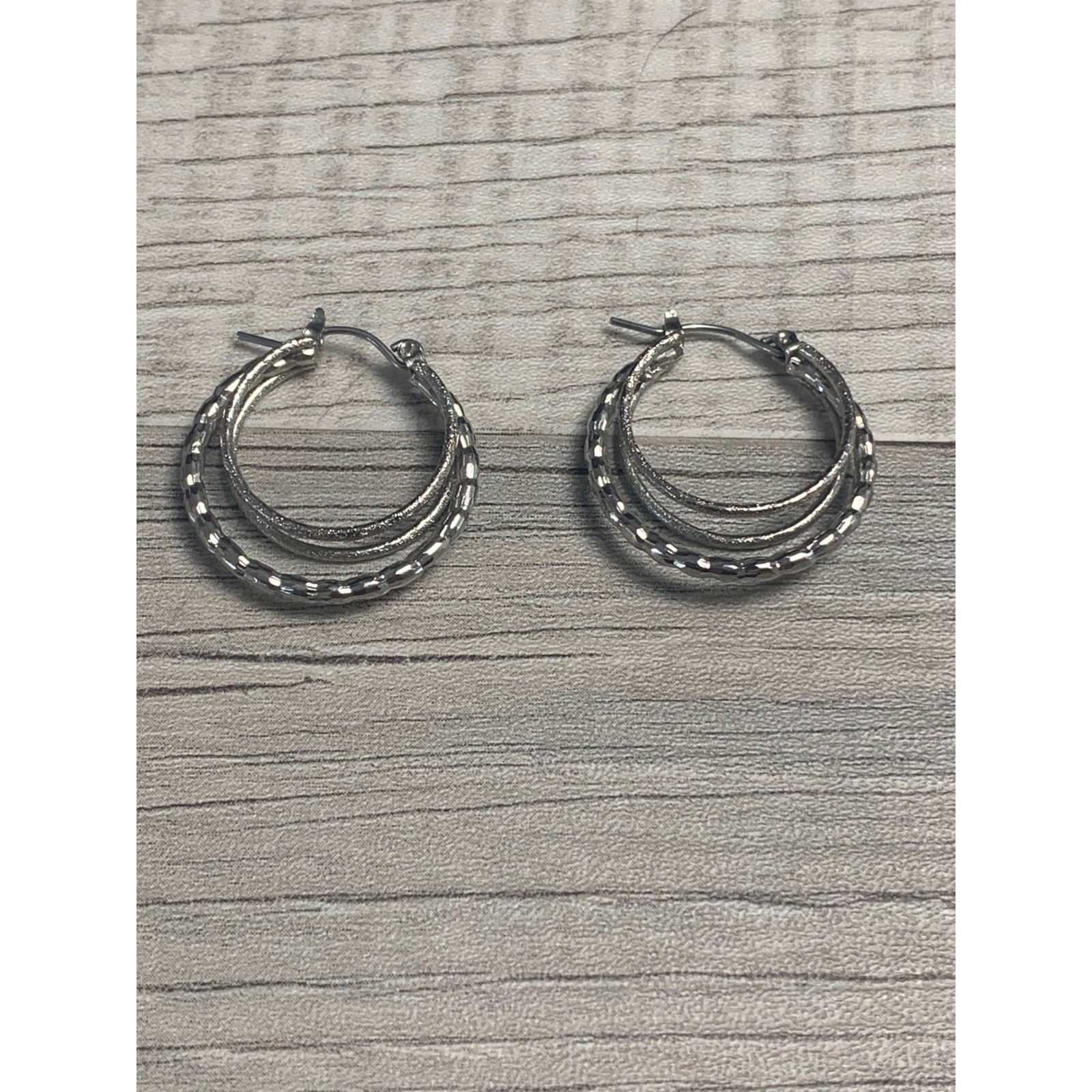 Silver Tone Triple Layer Hoop Earrings Textured Scalloped Glitter Latch Back 1″