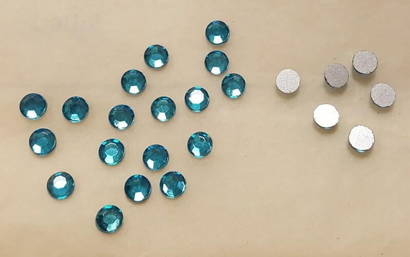 36 VINTAGE WEST GERMAN GLASS AQUA 16ss. ROUND TABLE TOP FACETED CABOCHONS 4478