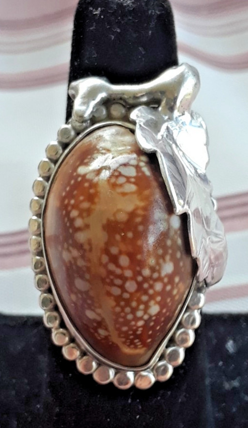 Native American Signed Sterling Silver Spotted Cowrie Shell Ring Size 18.5mm/8.5
