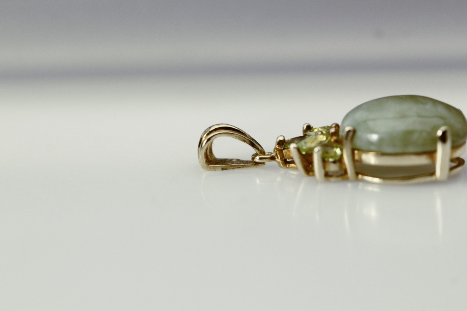 10k Yellow Gold Green Cabochon Stone with Accents Pendant 2 Grams (PEN9932)
