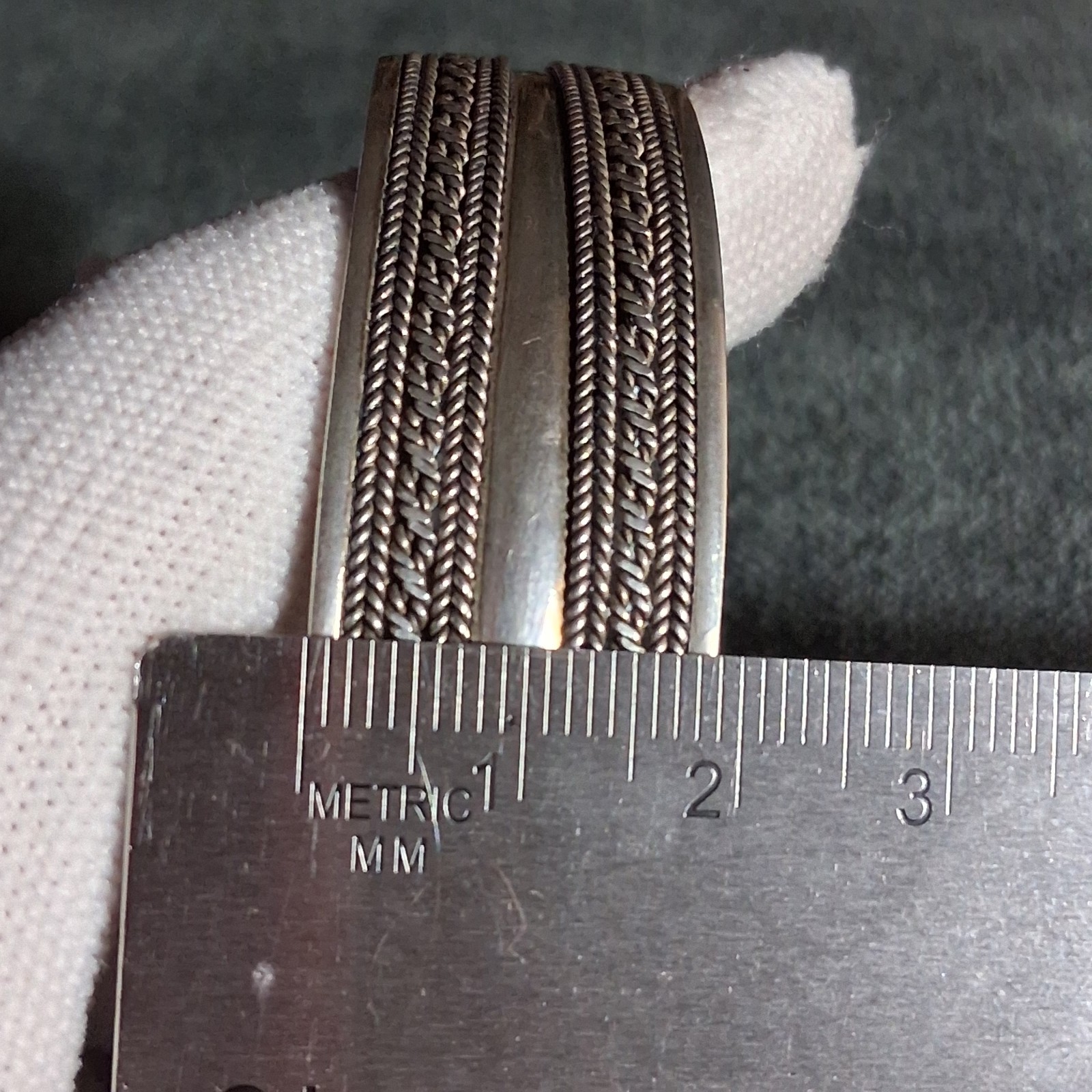 Vintage Artisan-style Cuff Bracelet – Braided Rope & Smooth Band Design