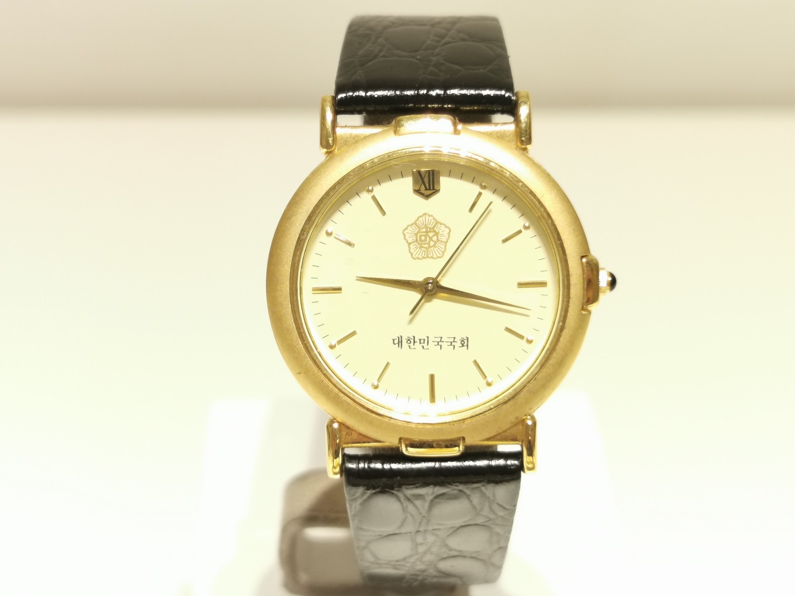 RETRO MEN’S WOMAN ADVERTISING NATIONAL ASSEMBLY REPUBLIC OF KOREA QUARTZ WATCH