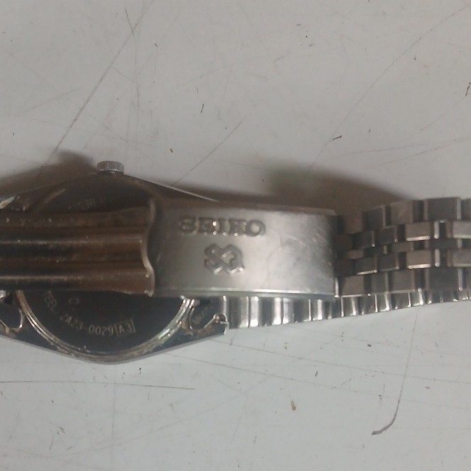 Seiko Quartz Women’s Silver Stainless Bracelet Watch White Dial Arabic Date 24mm