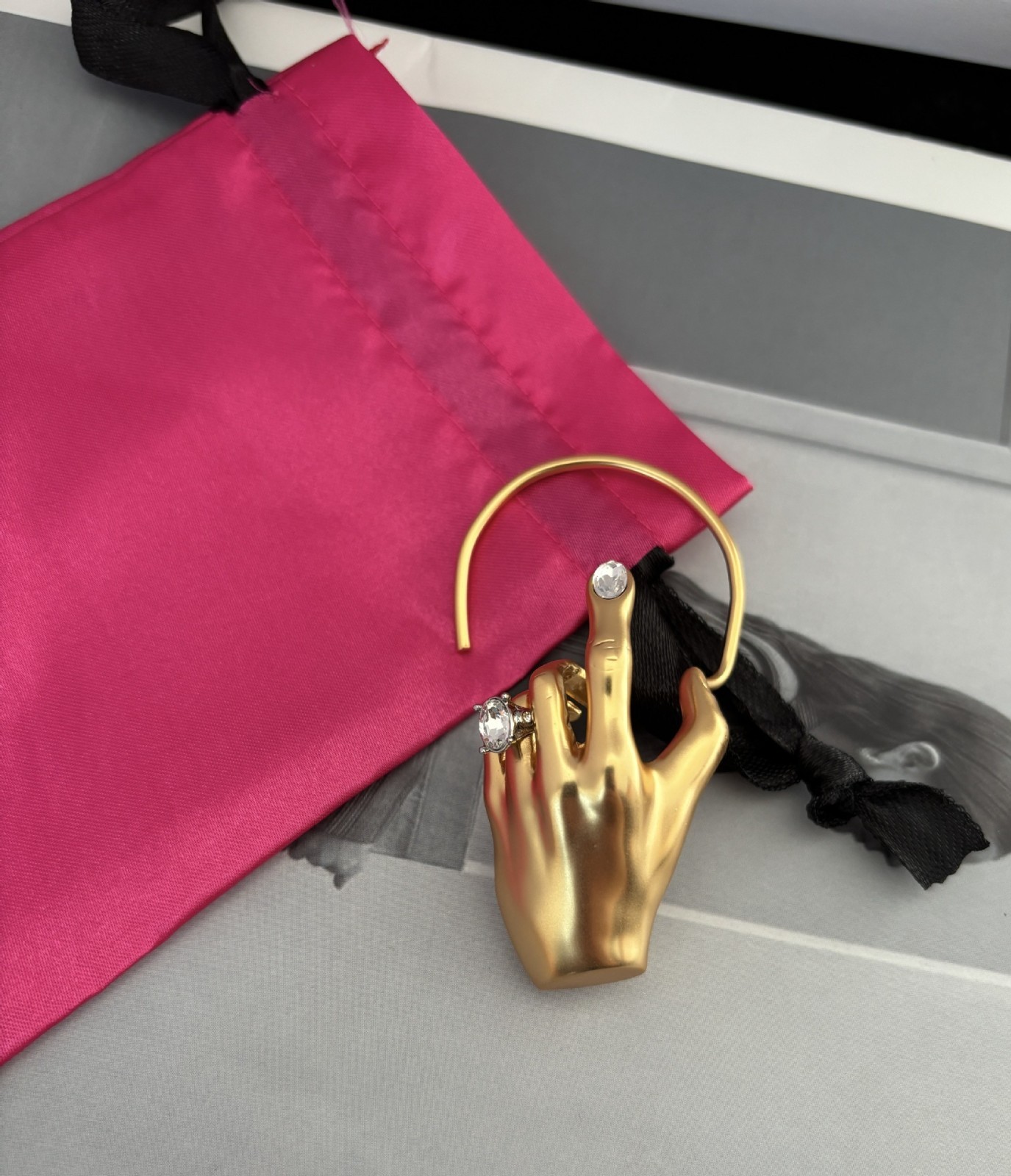 🎁NEW AUTHENTIC High Quality Schiaparelli Hand Rhinestone Gold Threader Earrings
