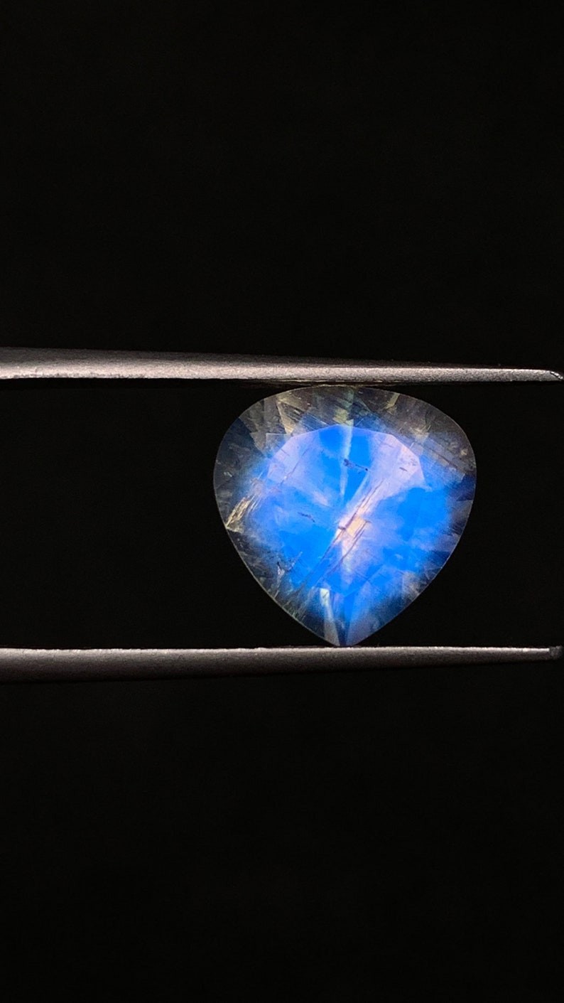 AAAAAAAA Mazing Blue Fire Rainbow Moonstone Heart Shape Faceted Cut Size 11 mm