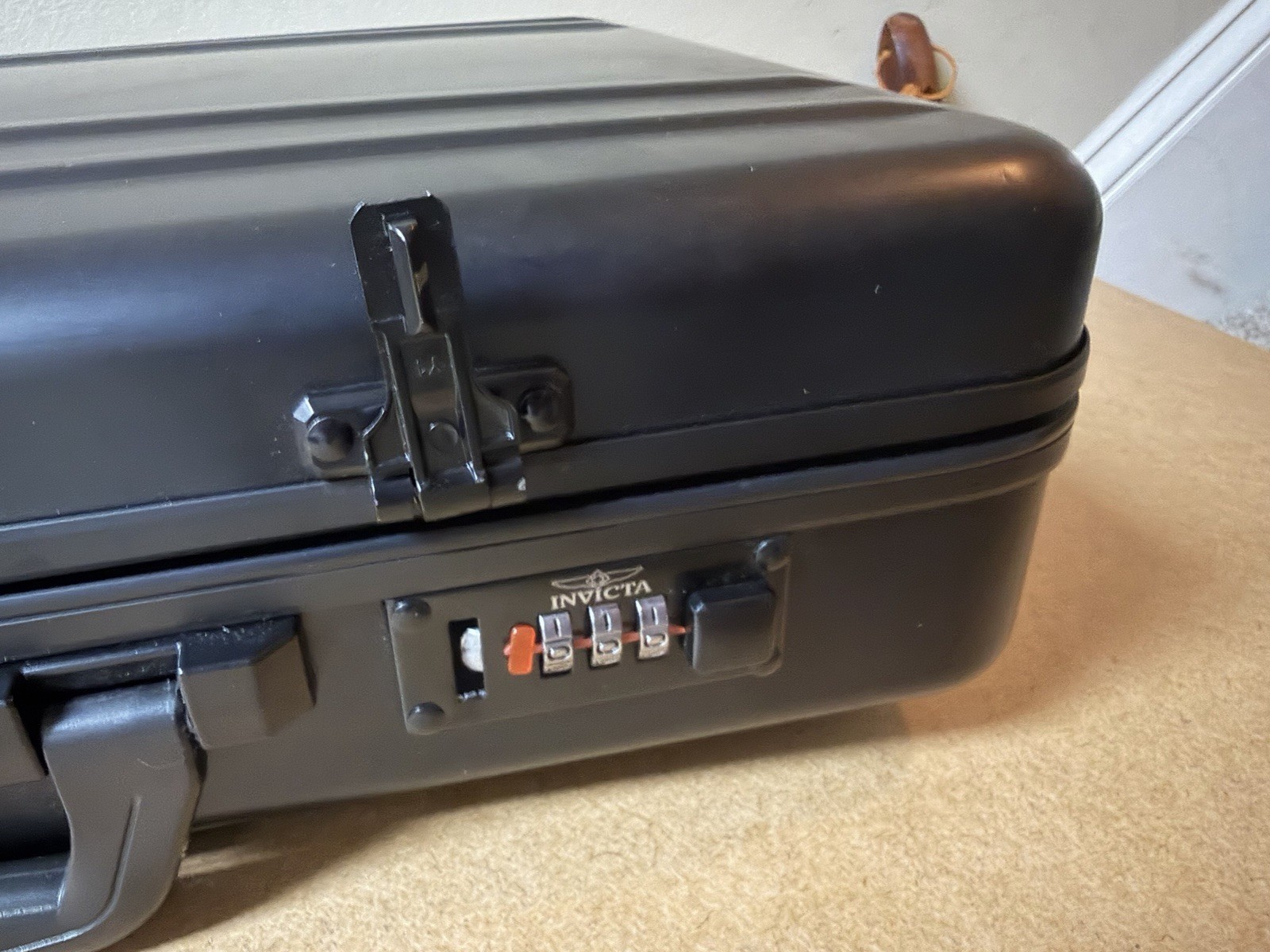 Invicta 18 Slot Black Reserve Edtn Aluminum Watch Case Briefcase Combo Lock EUC