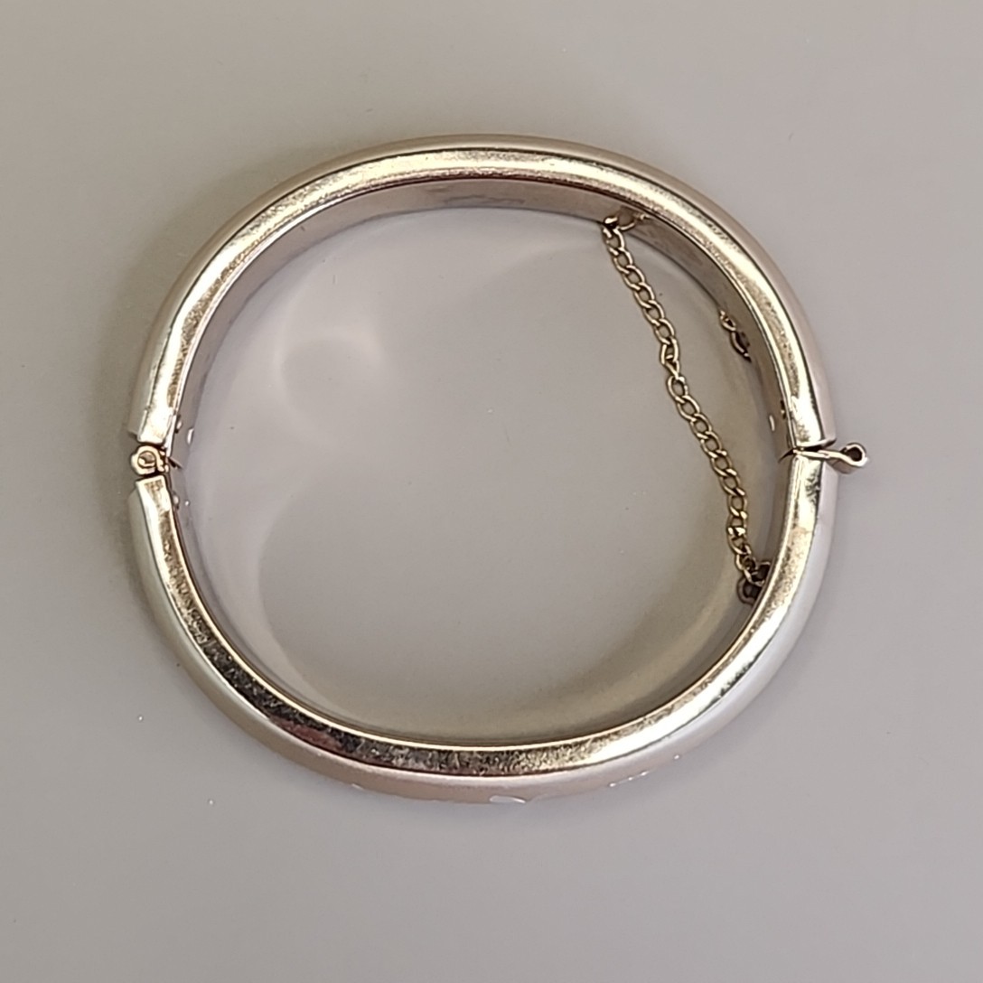 Vintage Etched Bangle Bracelet 10mm Hinged Satin Silver Tone Push Lock 6.5″