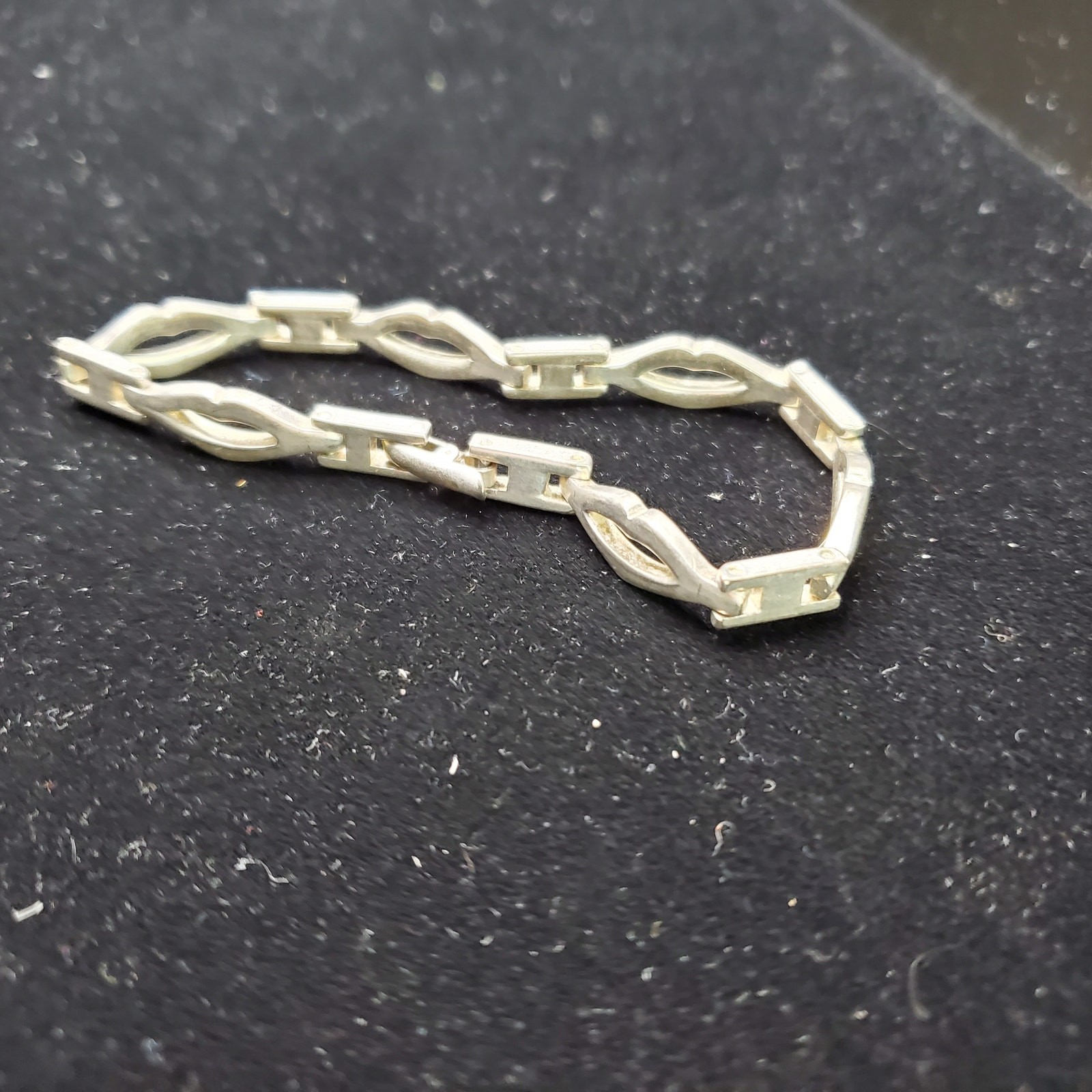 Solid Sterling Silver Kiss Bracelet Fun 7.25″ Inside Links shaped like Lips