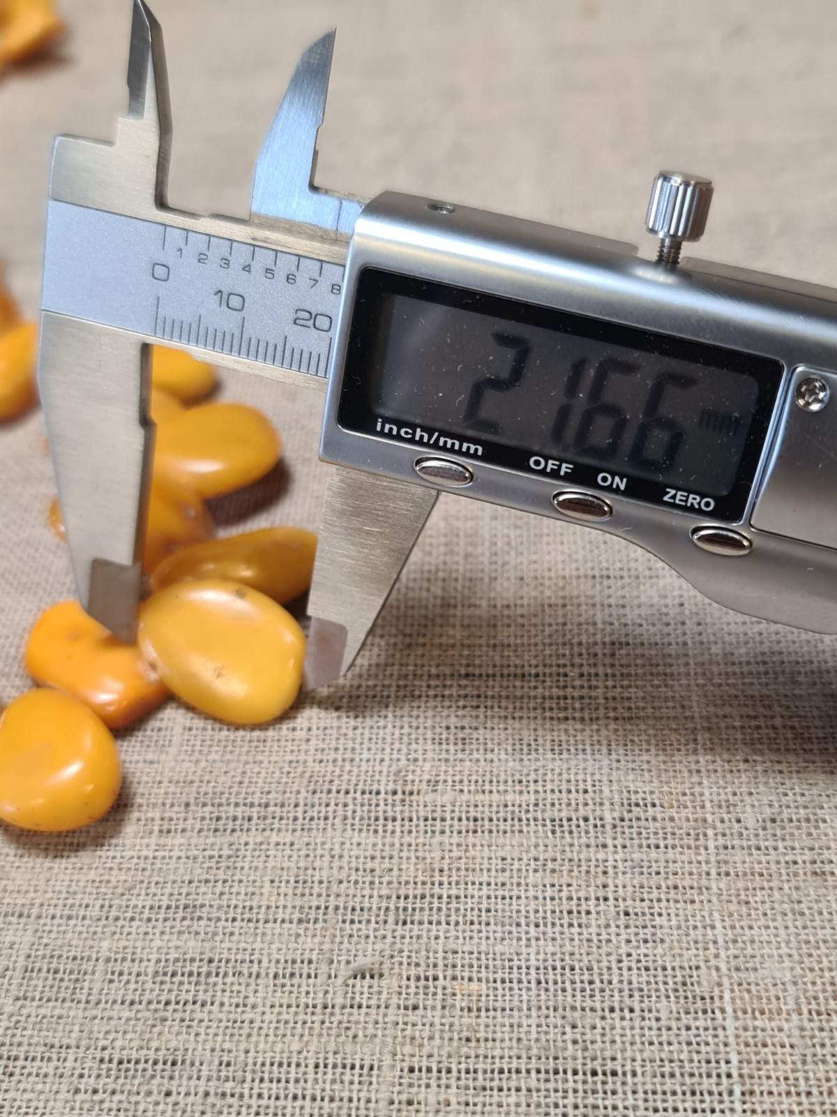 Amber old antique, egg yolk. Necklace, beads 60 grams . Women’s vintage jewelry.