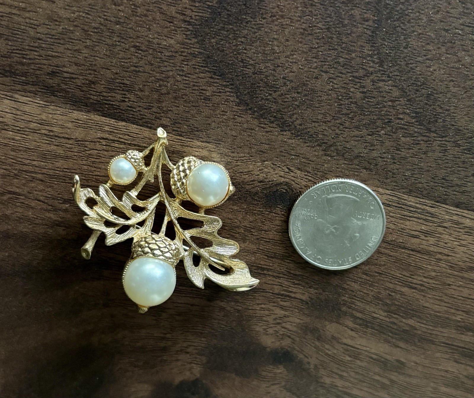 Vintage Avon Faux Pearl Acorn Oak Leaf Brooch Gold Tone Nature Pin Signed