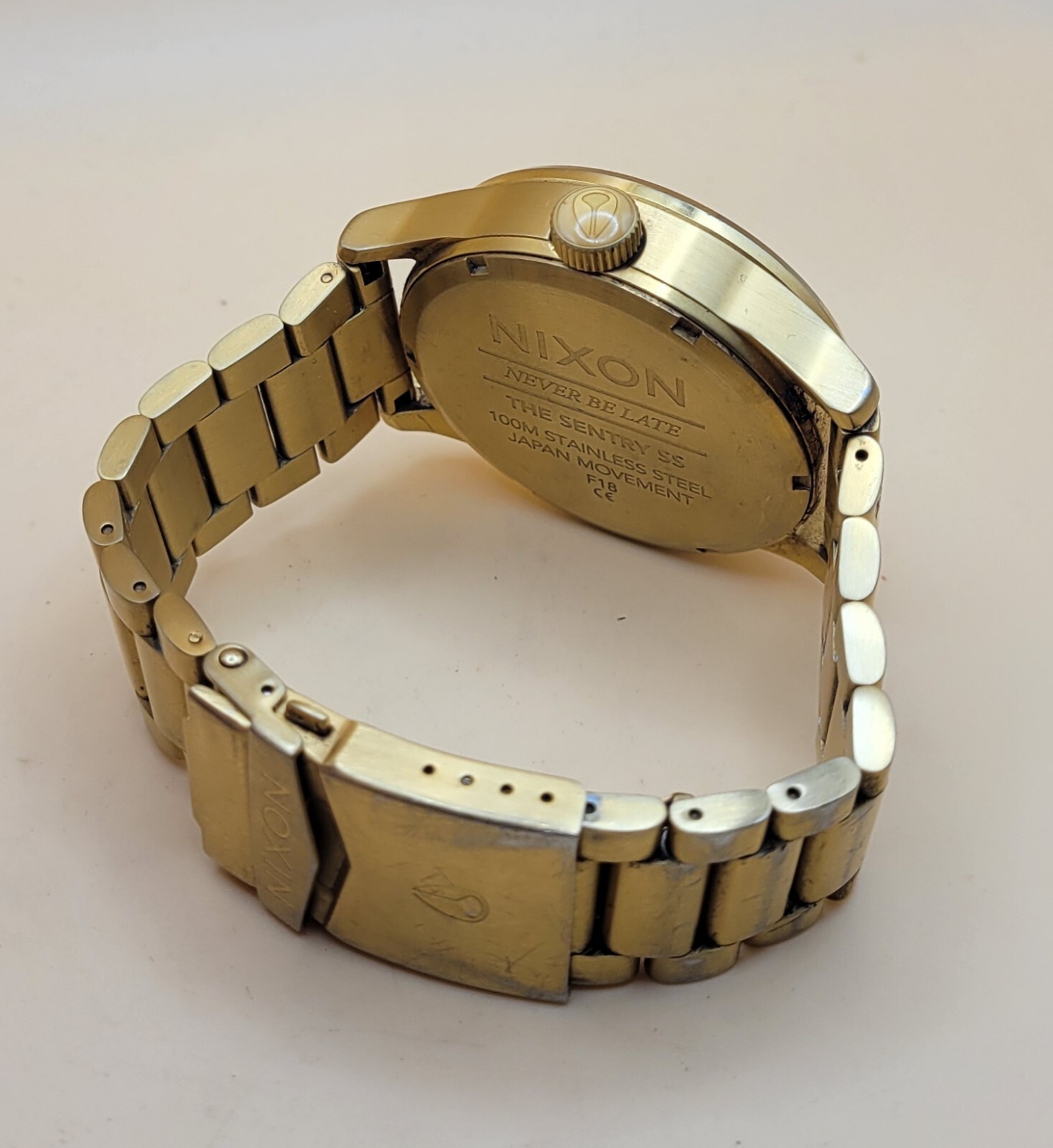 Nixon Mens’ Gold Tone Wrist Watch “Never Be Late” SS Sentry *WORKING* 100M ⌚️