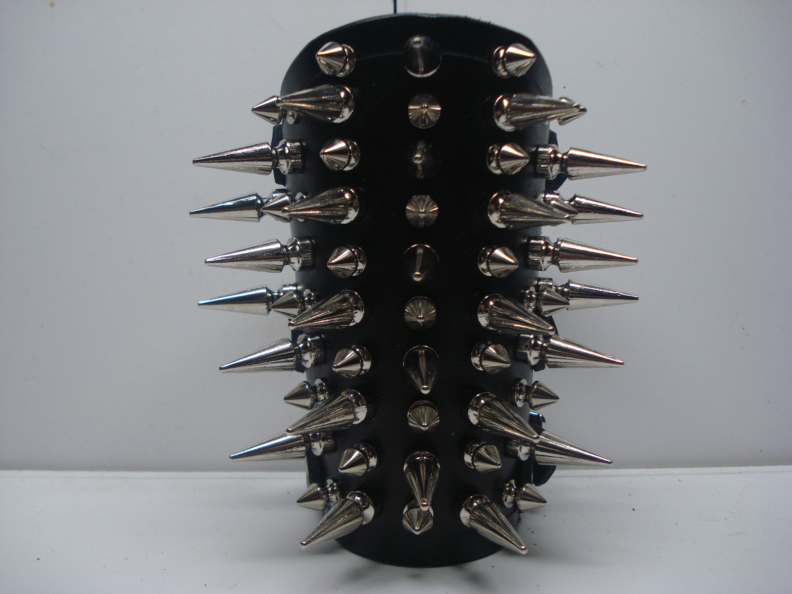 UNISEX BRACELET SMALL SIZE MIXED SPIKES.BLACK METAL. (MDLUB0267)……CONQUEROR