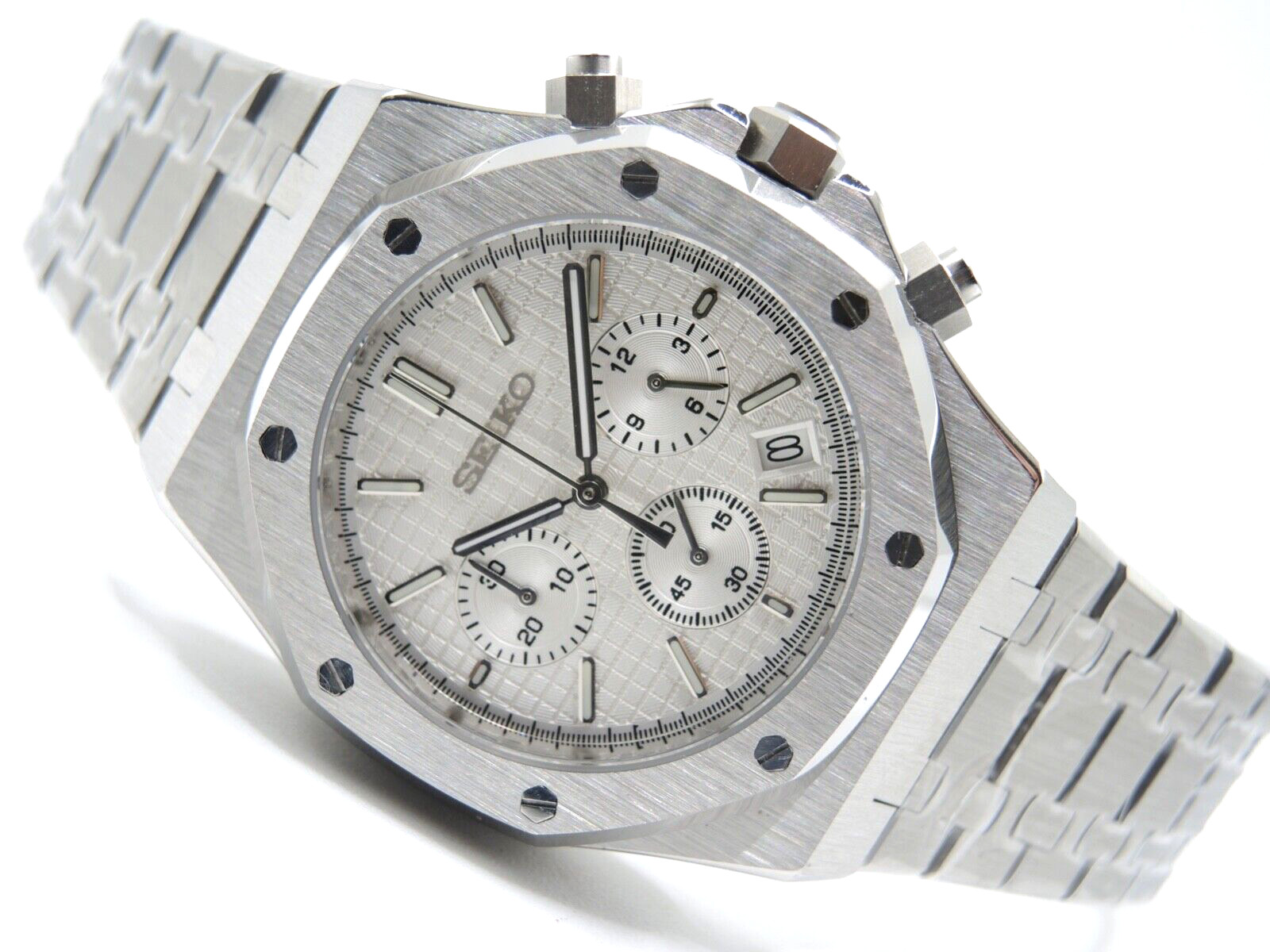 NEW CHRONOGRAPH QUARTZ DATE CAL. VK63A JAPAN SILVER WAFFLE DIAL ROO STYLE WATCH