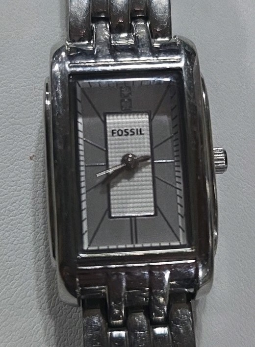 Womens Silvertone Fossil Wristwatch 6.5″ New Batterty Installed