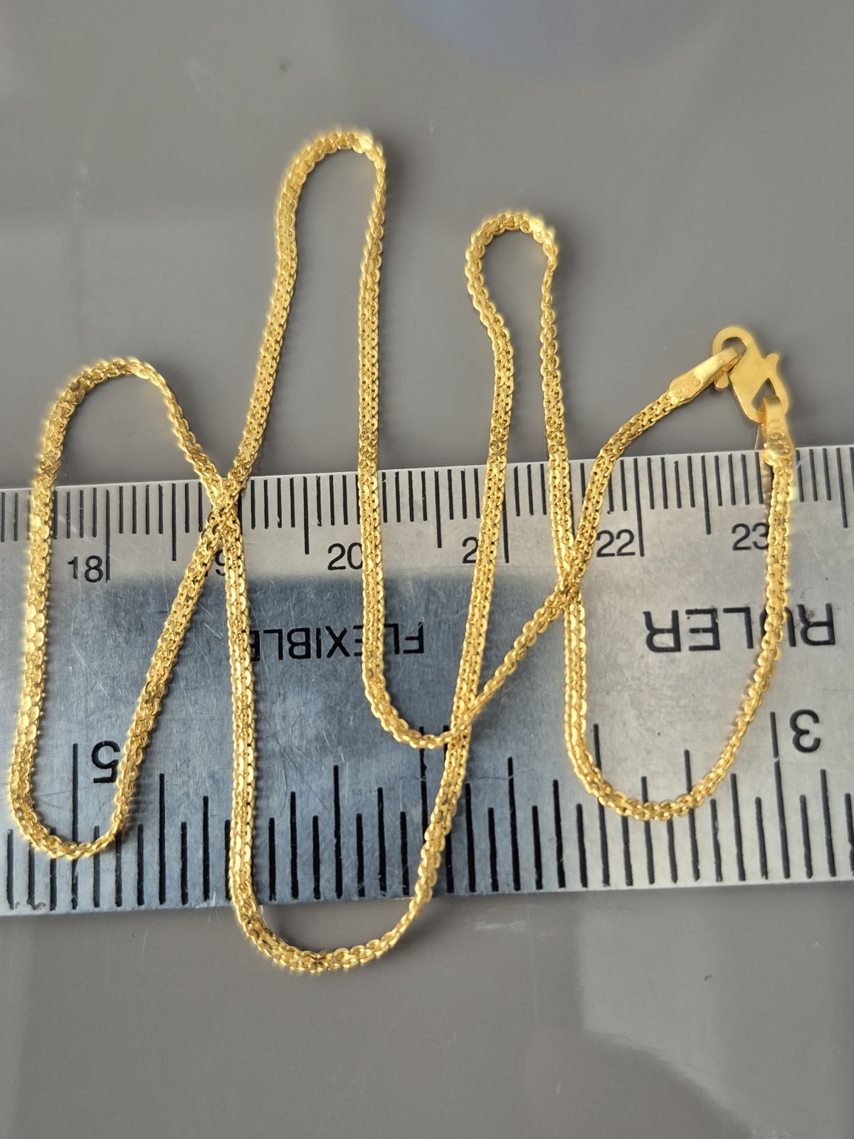22 carat solid gold chain, 15.5inch, weight 2.2gram