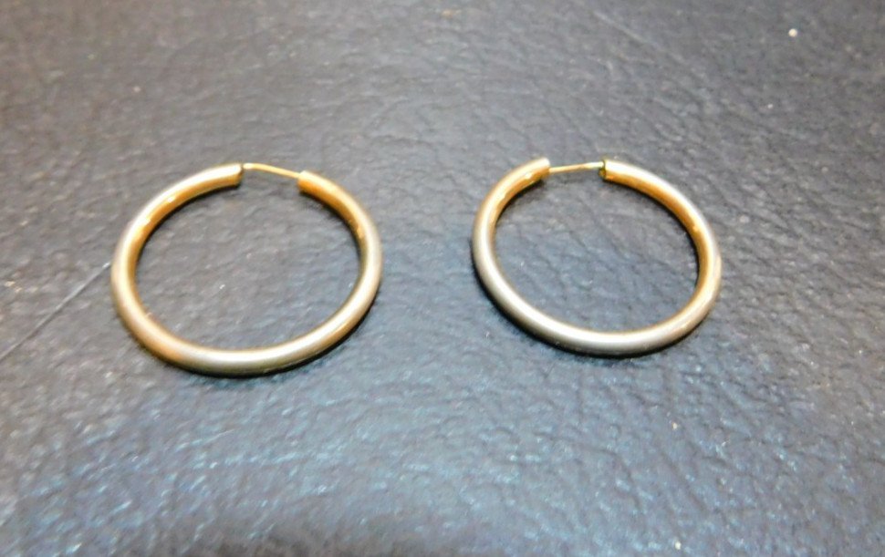 7/8″ Hoop Earrings Marked G.F. with NO Kt. Mark Weighs 1.5gm See Photos
