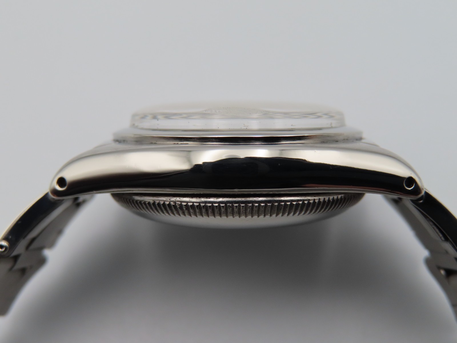 1946 Rolex Oyster Perpetual Manual Wind Chronometer 2940 Bubble Back Wristwatch