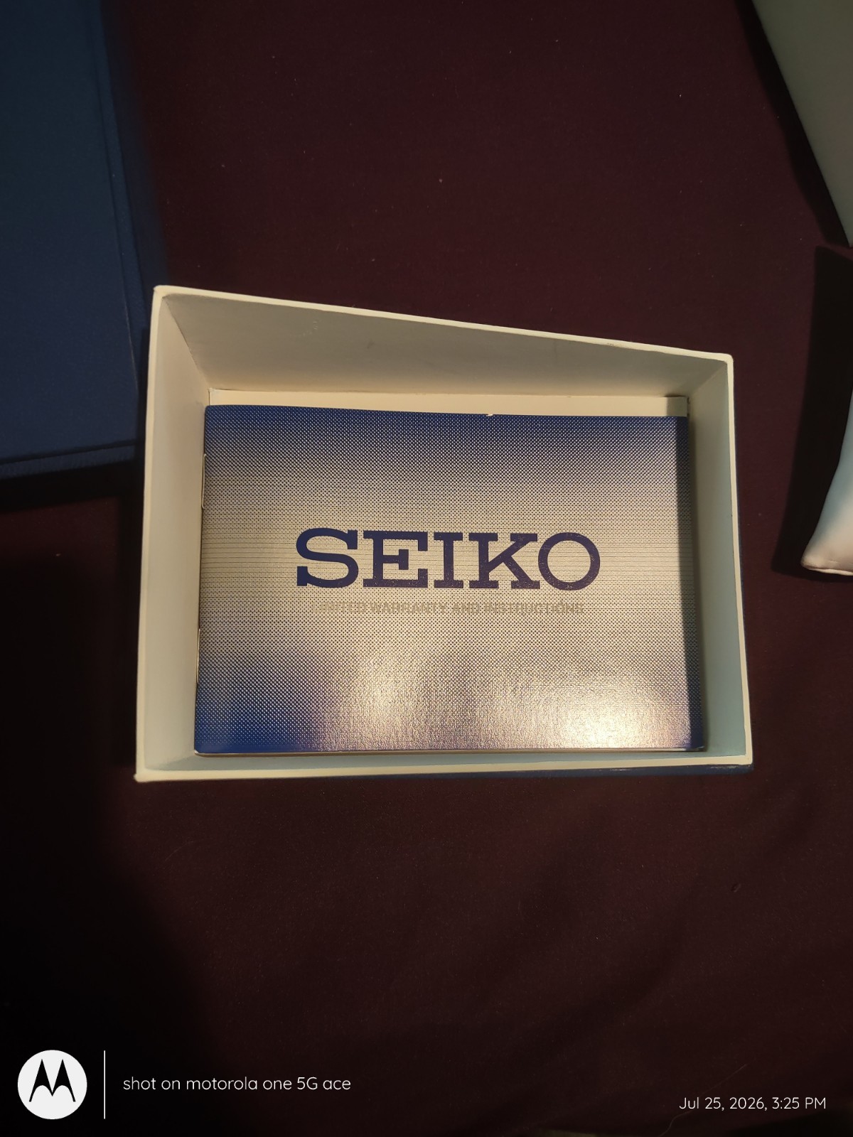Seiko V701 Quartz Men’s Gold Tone Bracelet Watch Textured Dial 50m w/ Box
