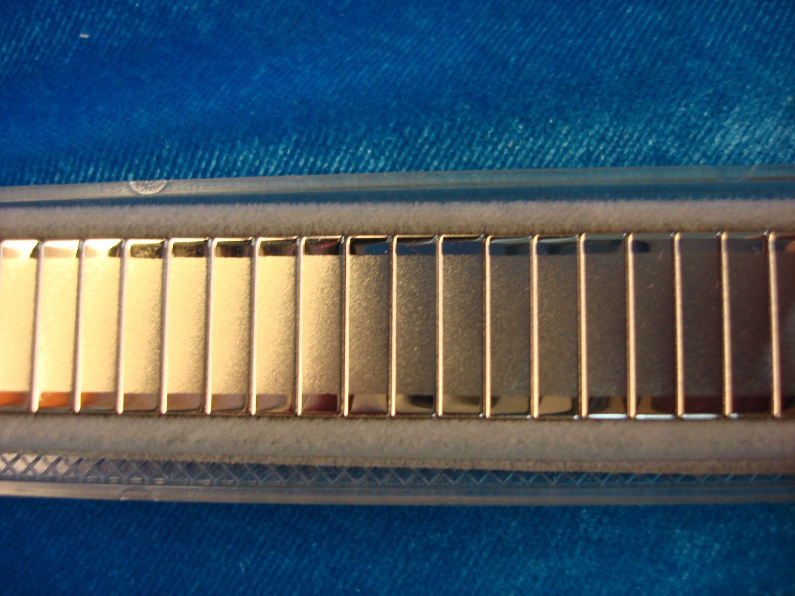 VINT. FLEX-ON BY KREISLER – STAINLESS W/GOLD PLATE WATCH BAND – NOS -16 – 21 MM