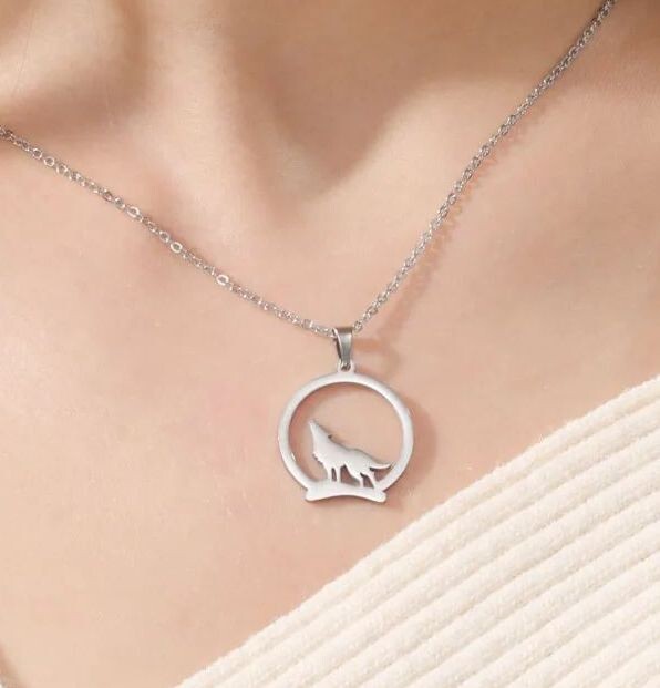Stainless Steel Howling Wolf Amulet Pendant Silver – 45 + 5cm Chain
