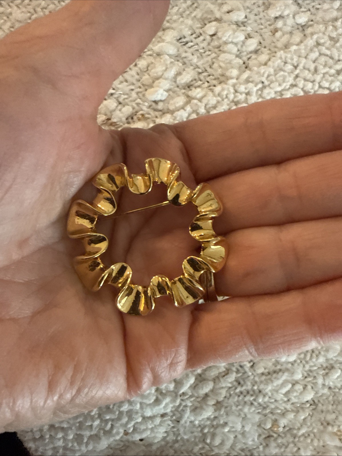 Vintage 1970’s Gold Tone Ruffle Circle Brooch