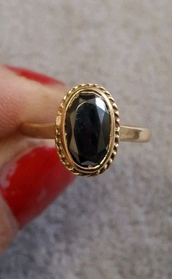 9ct Yellow Gold Hematite Ring Size L