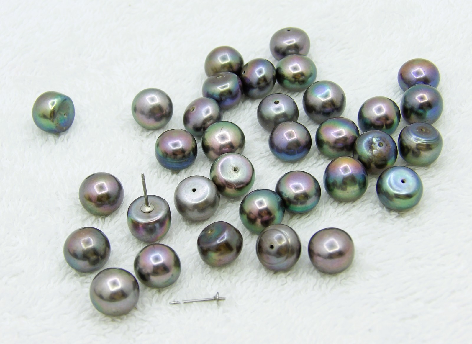 1pc. Dark Peacock Half Drilled Freshwater Button Pearl Beads 10.2-10.6mm LB-C1