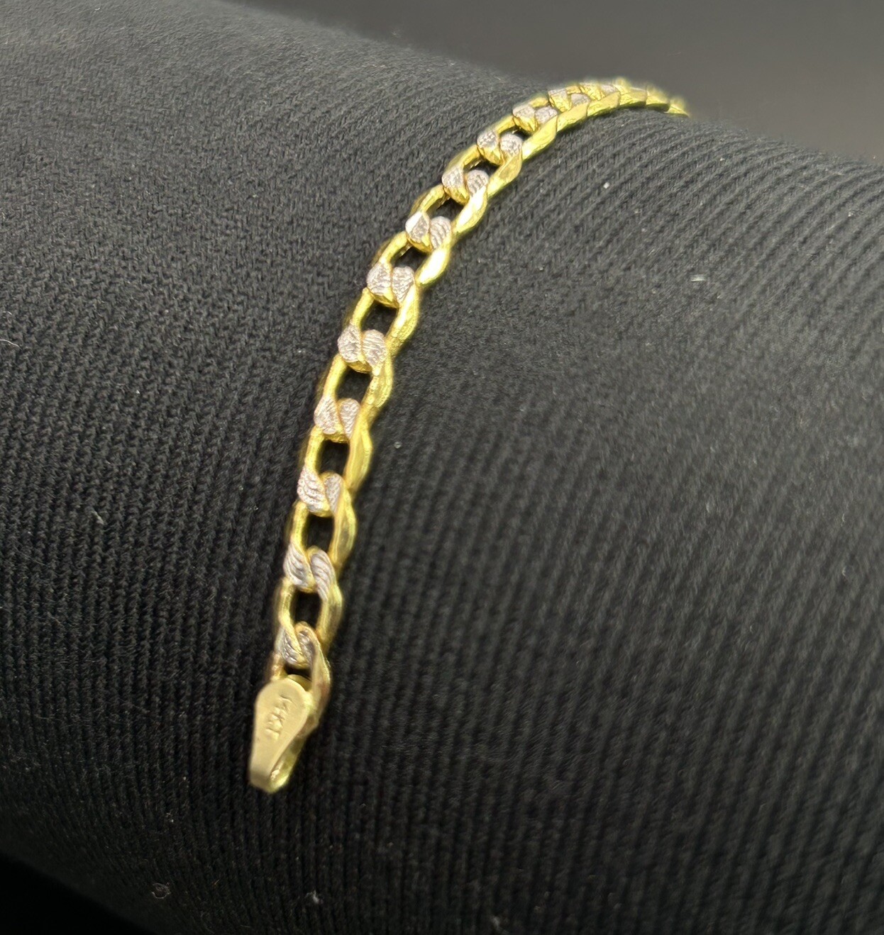 14k Solid Gold Diamond Cut Bevelled Curb Bracelet 7.2’in